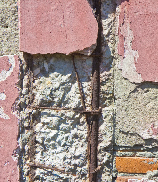 Steel with rust on a cracked wall